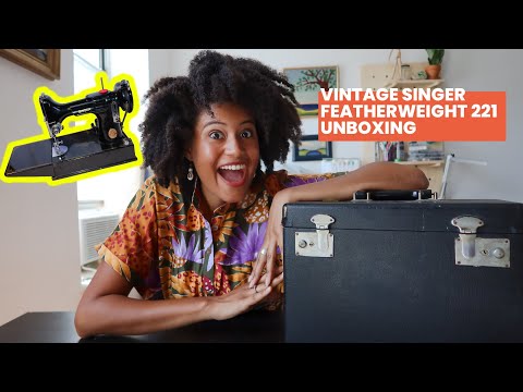 Unboxing and testing my vintage sewing machine - SINGER FEATHERWEIGHT 221 || Will it sew?!?