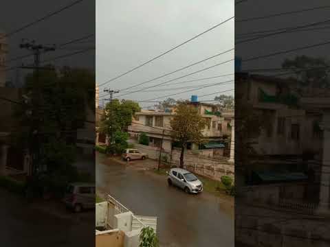 Barish & Public Transport #barish #rain #rickshaw #lahore #life