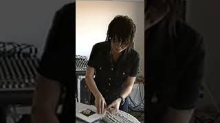 björk : i have a beautiful code called icelandic - the SBS, LWT, ITV, london, england, (09-11-1997)