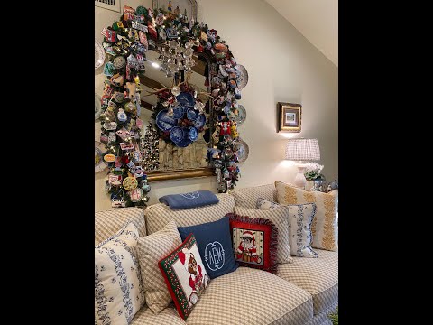 Chick Christmas Peek: Tour the home of Francophile Dallas w/ Christina Dandar of The Potted Boxwood