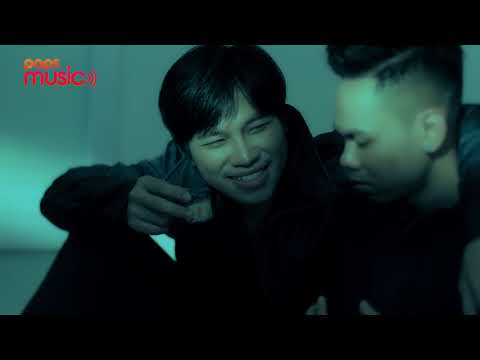 Đổi tình đổi áo đổi anh