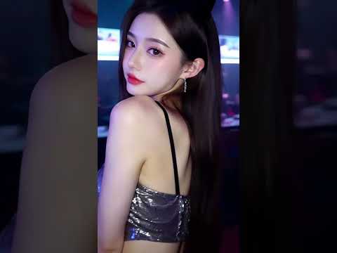 🔥🔥 Gorgeous Beauty Shakes It with Moves | #Shorts