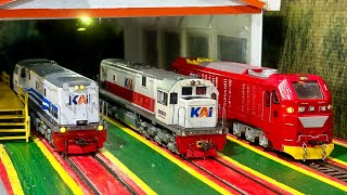 Langsir train CC203 W&B Longhood, CC300 & CC201 long carriages derailed and hit container carriages