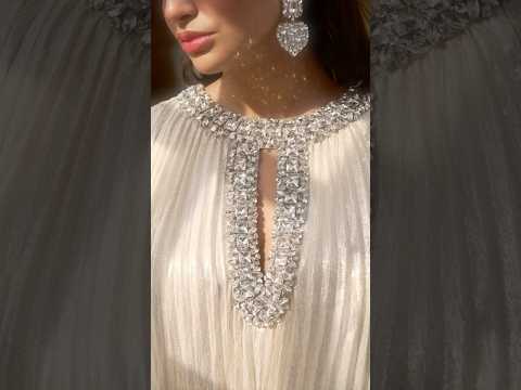 إطلالة راقية من Self-portrait تتناغم مع أسلوبكِ المتميّز #luxurylifestyle  #رمضانيات_رباعيات