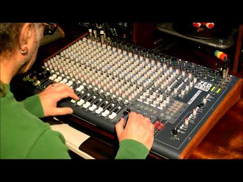 Revolution DUB - Fyah Wyah - Jah Servant