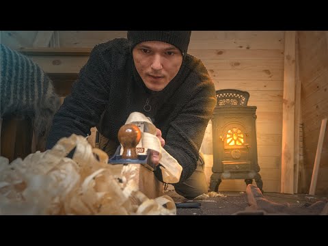 Cozy hut in the forest, Solo off grid cabin building in winter, Trying new techniques