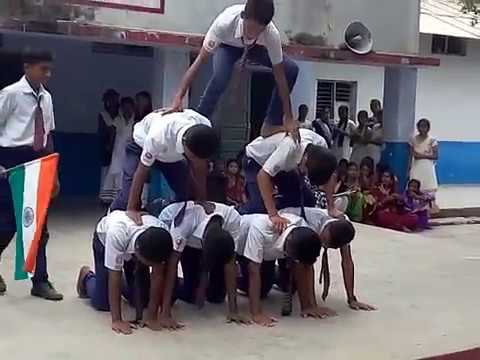 Kandhon se milte hai kandhe...........