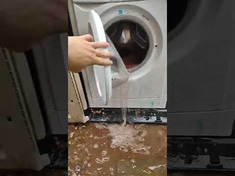 Experiment - browny overfilled with brown water and door opening washing machine