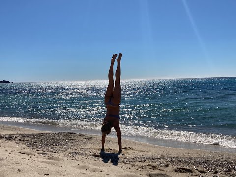 20 MINUTES FULL BODY YOGA VINYASA FLOW CLASS
