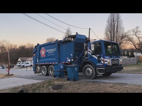 2403: Republic Services Mack MRU Heil DuraPack Python