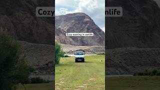 Mountains + pakodi + chai = ☮️ #ladakh #vanlifewithravi #mountains