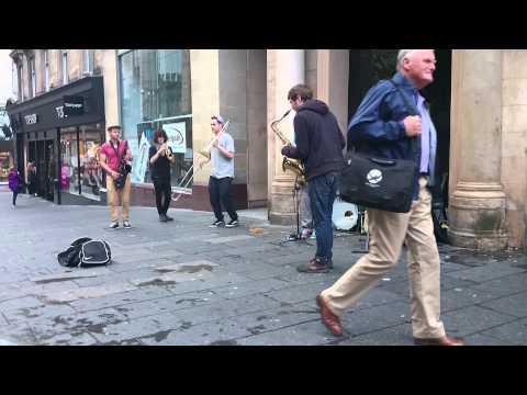 Buskers on Buchanan St