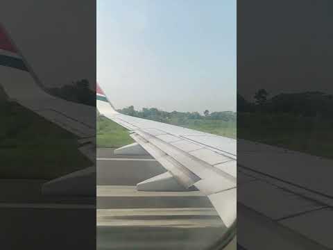 Runway Airplane Moments!#RunwayAirplanes #AviationLovers #PlaneSpotting #Takeoff #Landing