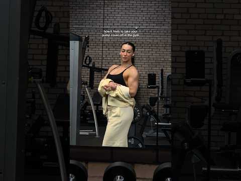 pew pew 🔫 DFYNE dc: ARIANE #biceps #gains #gymgirl #flex #pumpcover