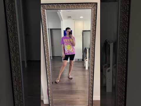 Super Cute Graphic Tee from Walmart. Linked in my bio. 💜💛 #walmart #walmartfashion