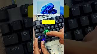 Take a Screenshot in Seconds! 🖼️🔥 #keyboard #tips #desksetup