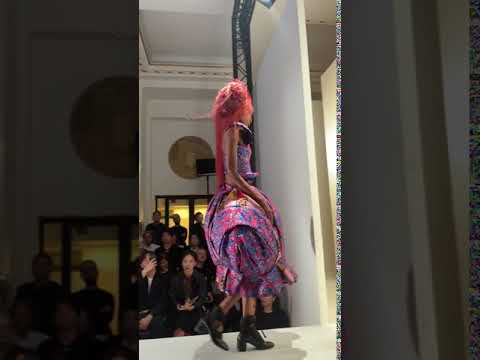 「コム デ ギャルソン」2020年春夏パリ・コレクション　編集長はパリコレで何した？