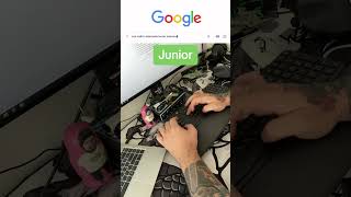 Junior vs senior 🤓😎 #shorts #javascript  #seniorjunior #beginners #programmer #frontend
