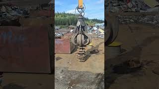 never boring #scraplovers #workplacecomedy #funnyreels #liebherr #metalart #work