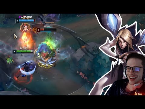 Crownie’s Kai’Sa Faces Off Against Xayah in a Botlane Duel of Carries!
