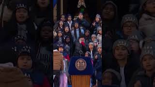 Mandy Patinkin performs "Somewhere Over the Rainbow" at Zohran Mamdani's inauguration