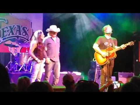 Jack Ingram - Goodnight Moon (Love at Billy Bobs) with special guests Chip and Joanna Gaines