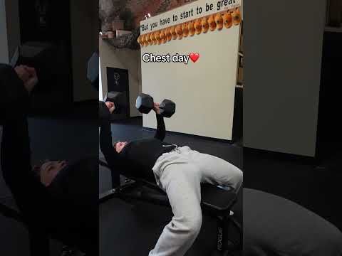 Chest day lovers tap in #wlw #fitness #girlswholift
