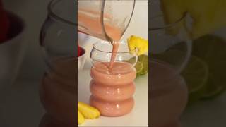 Keep watching. 💕 For smoothie people.#smoothieforyou #smoothielovers #smoothiepower #wellnessdrink
