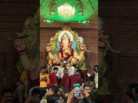 ८ तास रांगेत थांबून मिळाले लालबागच्या राजाचे दर्शन!🥺🙏😇| Part २|#ytshorts#lalbaughcharaja#bappa#short