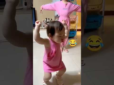 Cute baby dance🍾🍼