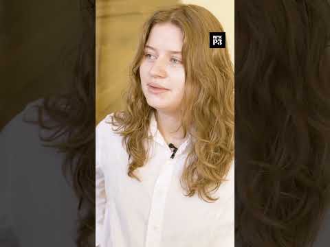 NRK RADIO - girl in red shows her tattoos (3/12/23)