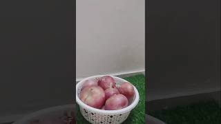 प्याज के अंदर अखबार क्यों डालते हैं? जानिए इसका देसी जुगाड़ और फायदा!