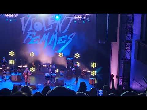 VIOLENT FEMMES: Kiss Off", Violent Femmes live in Connecticut