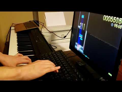 Playing osu! mania and piano at the same time