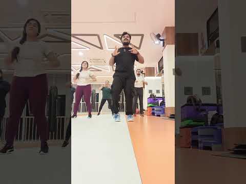 let's do some footwork #dance #dancevideo #shorts #shortvideo #bollywood #bollywoodsongs #freestyle