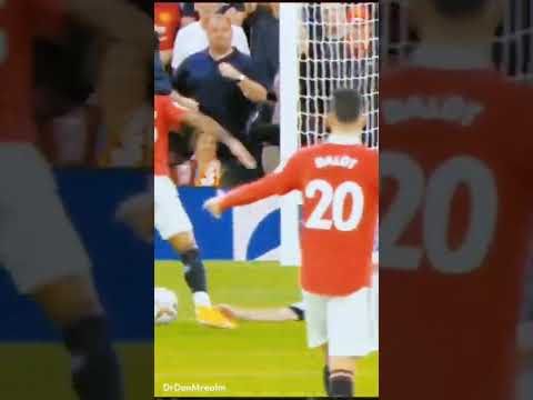 Sancho tricked James Milner and scored 😬