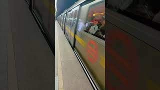 Delhi Metro Yellow Line | Malviya Nagar Metro #Mahadevtiwari #Creativedev #delhimetro #shorts
