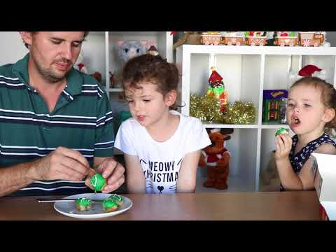KIDS VLOGMAS DAY 7: Krispy Kreme Christmas donuts