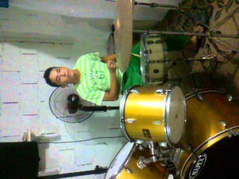Yo tocando Bateria (Alonxiito)
