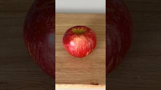 Two easy ways to core an apple!🍎 + #KitchenTips #AppleHack #FoodShorts