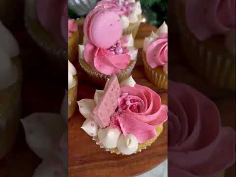 Cute pink cupcakes #swissmeringuebuttercream