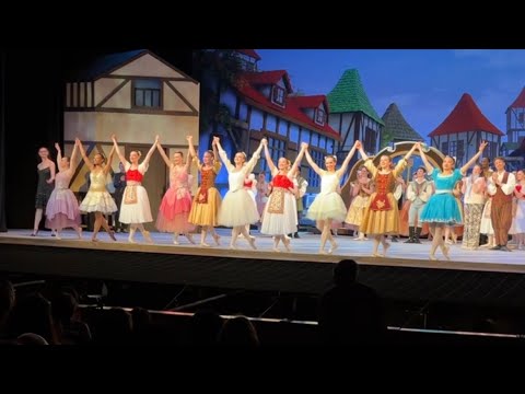 Saturday & Sunday Show Vlogs! + My Final College Bow!