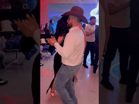 No se va las ganas de bailar #bailando #noseva #grupofrontera #bailandoconestilo #lamuñeca #baile