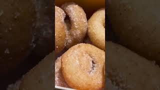 Tiny Donuts, Big Taste: Food Truck Frenzy! 🍩🚚