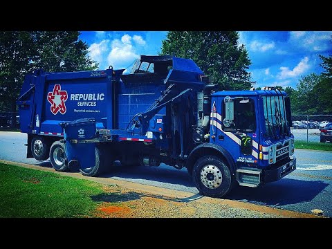 2404~REPUBLIC SERVICES: Mack MRU613 HDPP on trash