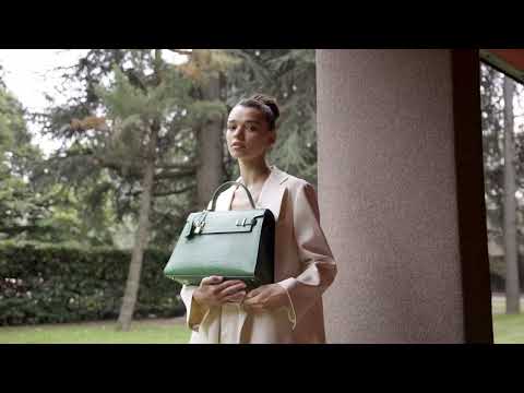 Ava - Modern, Sleek, & Chic