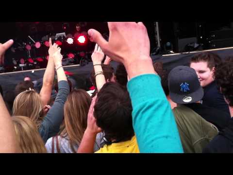 Funkagenda drops Aphonia @ MidWest Music Festival 2011 (2-3)