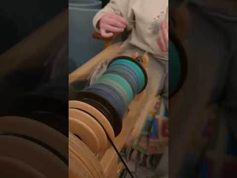 Spin With Me #handspunyarn #yarn