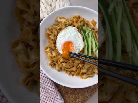 10 minute chili oil sesame noodles #easyrecipe #chilioil #noodles