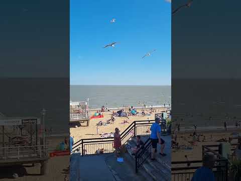 Sun, Sea, & Pier fun 🎡🏄‍♂️ side escape #Essex #clactononsea